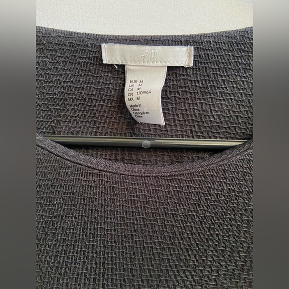 H&M black top with zippers - Picture 3 of 3